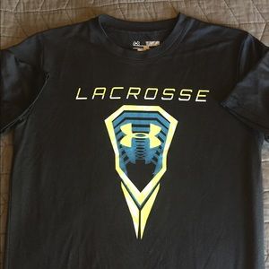 Boys Under Armour t shirt sz med
